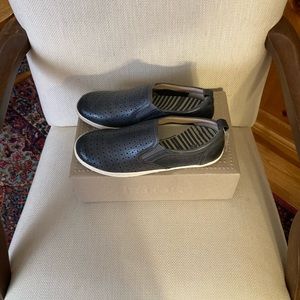 Size 8 and 1/2 dark grey Taos shoes brand new.